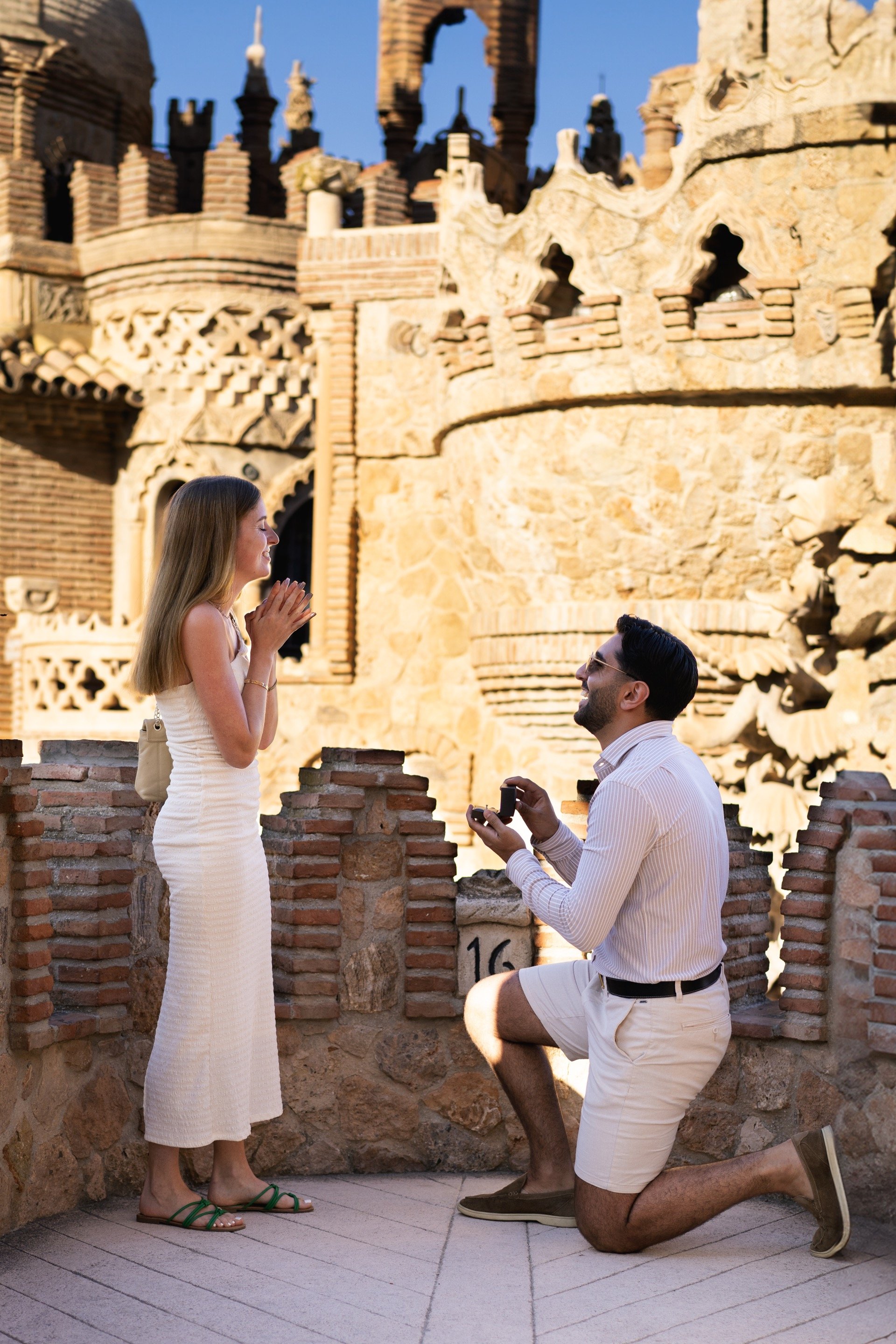 Romantic couple photos at Puerto Banús marina